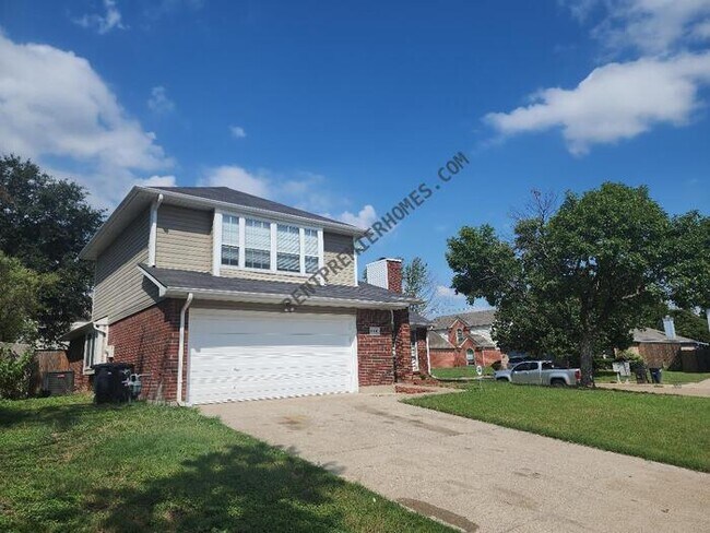 8300 Auburn Dr in Fort Worth, TX - Building Photo - Building Photo