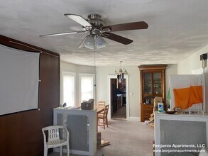 20 Benton Rd, Unit 2 in Medford, MA - Foto de edificio - Building Photo