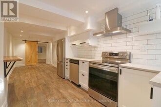 202 Claremont St in Toronto, ON - Building Photo - Building Photo