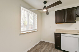 Allison West Apartments in Lakewood, CO - Foto de edificio - Interior Photo