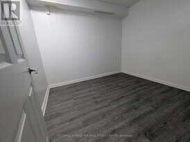 2823 Danforth Ave in Toronto, ON - Building Photo