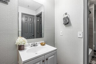 451 Tinker Diagonal St in Oklahoma City, OK - Building Photo - Building Photo