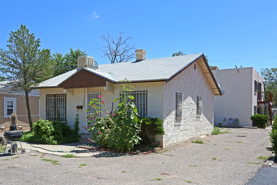 312 Vassar Dr SE in Albuquerque, NM - Building Photo