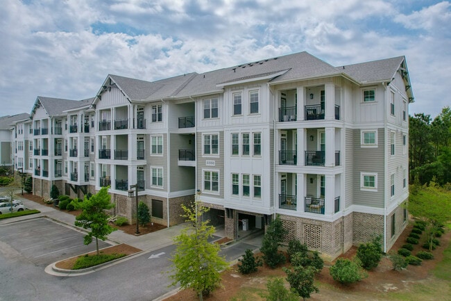 Wharf 7 in Daniel Island, SC - Foto de edificio - Building Photo