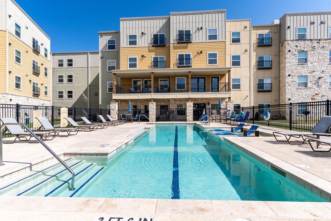 Sansom Pointe Senior in Sansom Park, TX - Foto de edificio