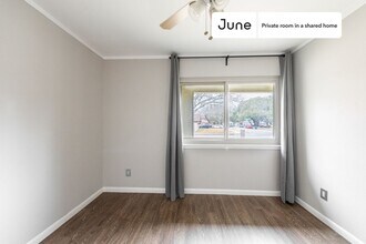 Private bedroom in 3 bed/2 bath Home in Austin, TX - Building Photo - Building Photo