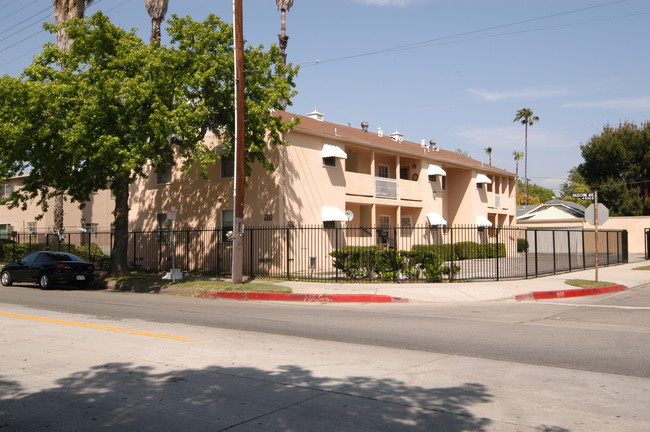 6150 Hazeltine Ave in Van Nuys, CA - Building Photo - Building Photo