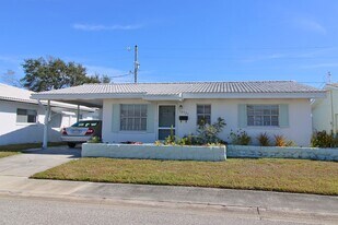 10321 Larchmont Pl in Pinellas Park, FL - Building Photo