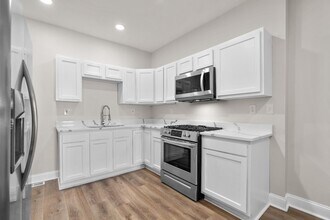 2429 Ashland Ave in Baltimore, MD - Foto de edificio - Building Photo