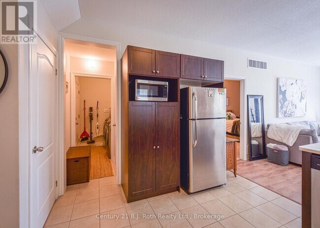 15 Isabella Dr in Orillia, ON - Building Photo - Building Photo