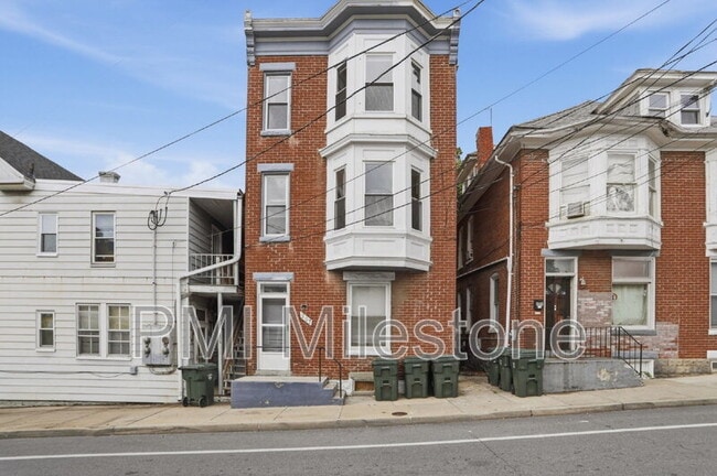 property at 207 N Mulberry St
