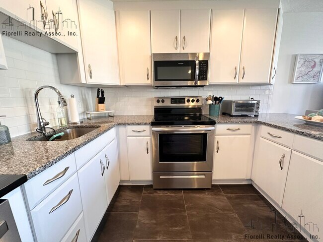 23 Fleet St, Unit 11 in Boston, MA - Building Photo - Building Photo