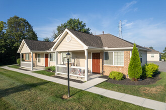 Shawnee Lakes Apartments in Lima, OH - Foto de edificio - Building Photo