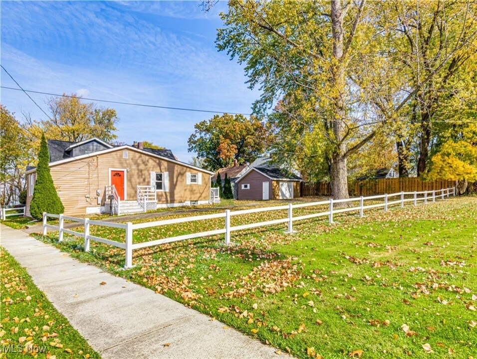 1537 9th St in Cuyahoga Falls, OH - Building Photo