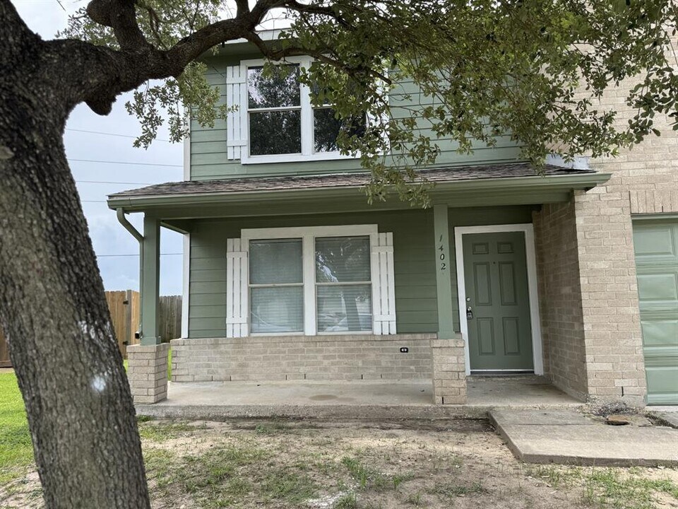 1402 Grand Prince Ln in Houston, TX - Foto de edificio
