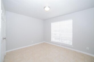 2010 N Travis St in Liberty, TX - Building Photo - Building Photo