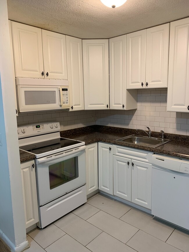 10 Scottfield Rd, Unit B3, Unit B3