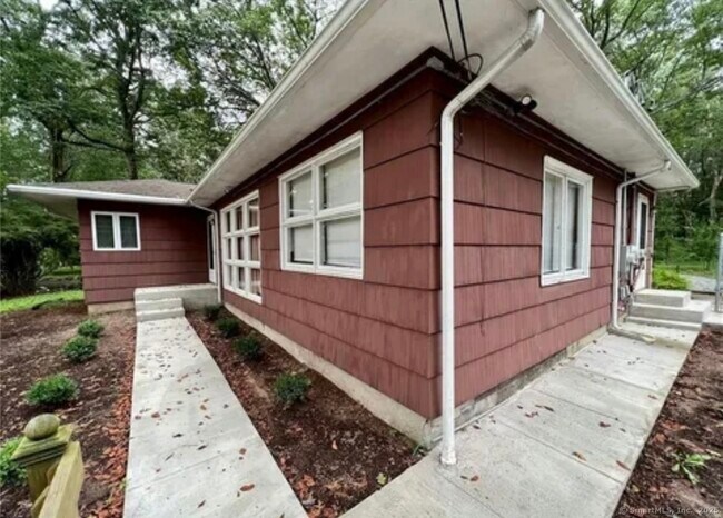958 Dunbar Hill Rd in Hamden, CT - Foto de edificio - Building Photo