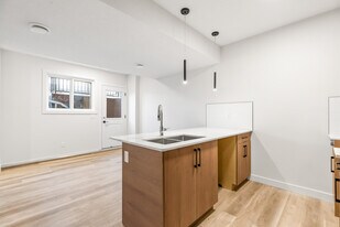11204-11132 132 St NW in Edmonton, AB - Building Photo