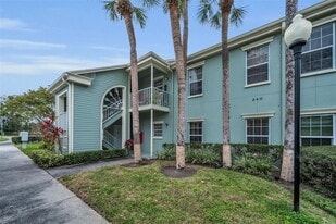 240 Promenade Dr in Dunedin, FL - Building Photo
