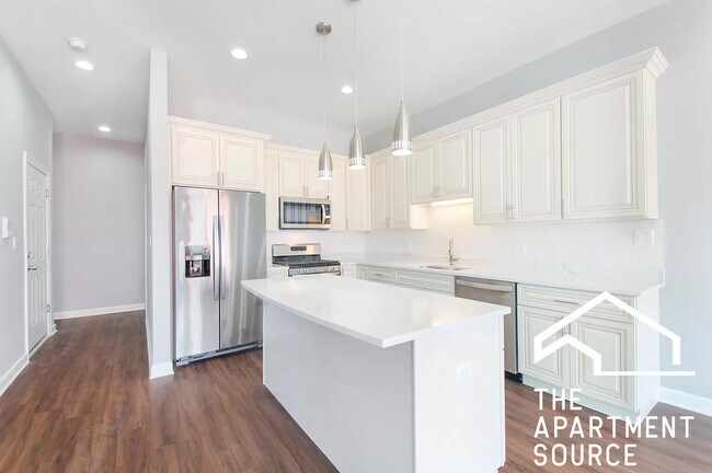 1335 W Taylor St, Unit 2 in Chicago, IL - Building Photo - Building Photo