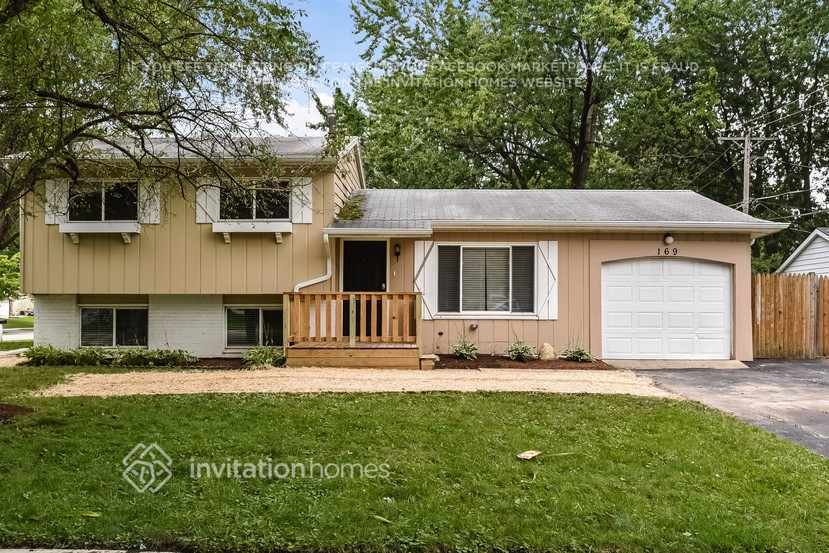 169 Bedford Rd in Bolingbrook, IL - Building Photo