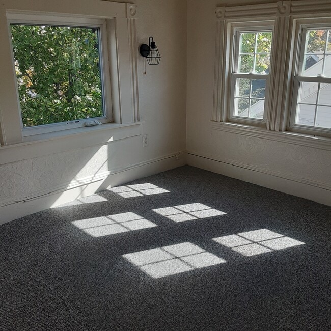 105 Somerset St, Unit 3