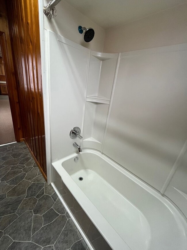 302 Vincennes Ave in Oakdale, PA - Building Photo - Building Photo