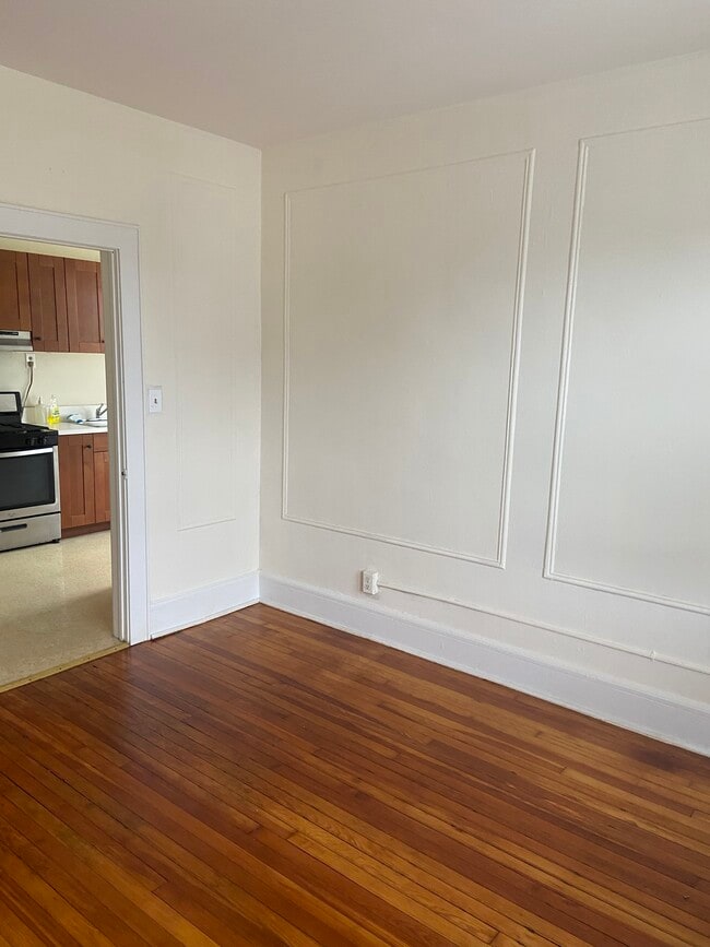 48 Front St, Unit Floor 2 in North Arlington, NJ - Foto de edificio - Building Photo