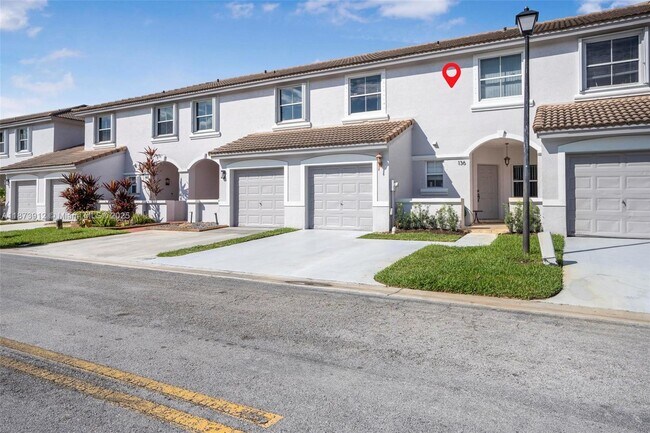 136 SW 169th Ave in Pembroke Pines, FL - Building Photo - Building Photo