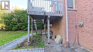 40 Cranberry Ln in Aurora, ON - Building Photo - Building Photo