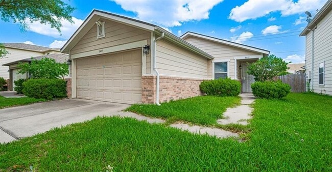 property at 8435 Westknoll Ln