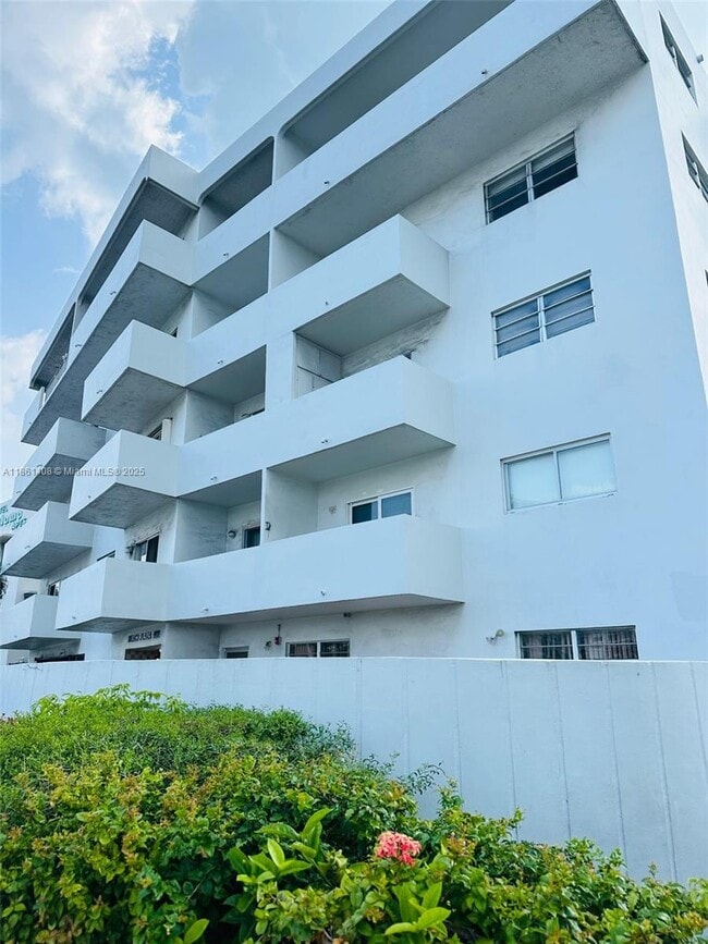 4101 Indian Creek Dr in Miami Beach, FL - Building Photo - Building Photo