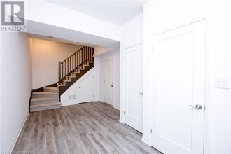 48 Waterlily Wy in Hamilton, ON - Building Photo - Building Photo