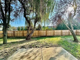 13389 Kimberlite Dr in Fishers, IN - Building Photo