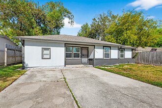 5635 Belarbor St in Houston, TX - Building Photo - Building Photo