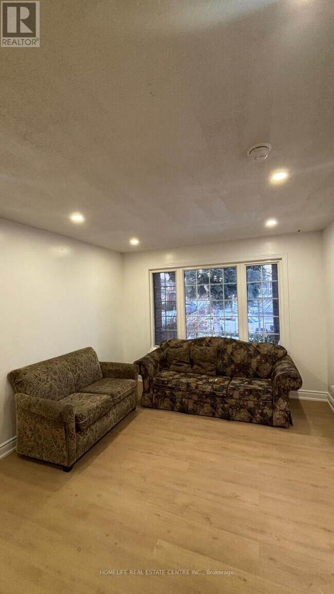 97 Fairglen Ave in Brampton, ON - Building Photo - Building Photo