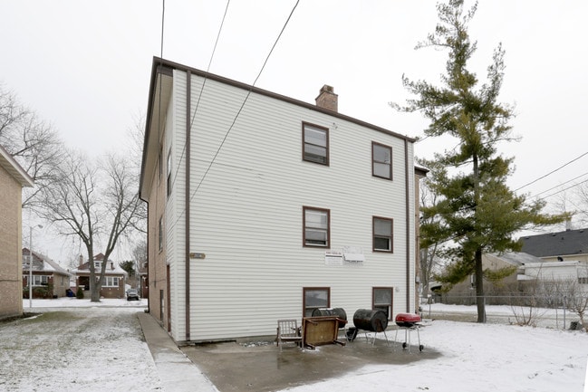 2036 S 13th Ave in Broadview, IL - Foto de edificio - Building Photo