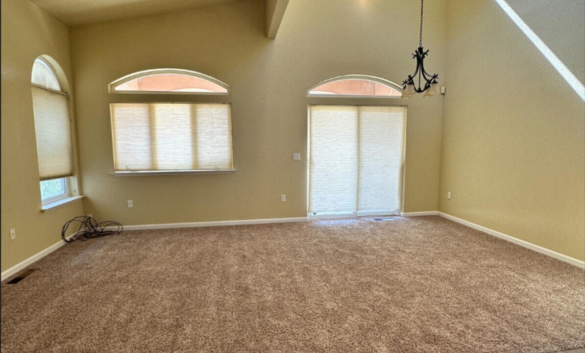 8414 Vista Verde Cir in La Grange, CA - Building Photo