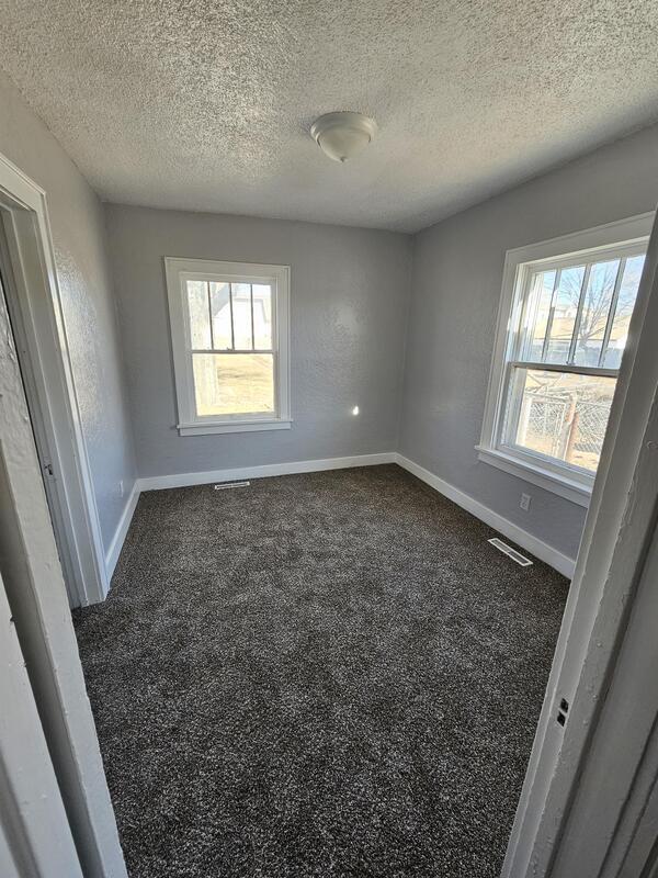 110 E 6th Ave in South Hutchinson, KS - Building Photo - Building Photo