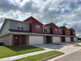 1041 Seaborn Way in Pea Ridge, AR - Building Photo