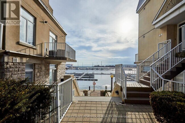 32 Stadium Rd in Toronto, ON - Building Photo - Building Photo