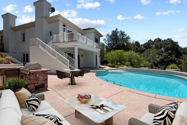 property at 238 Lake Sherwood Dr