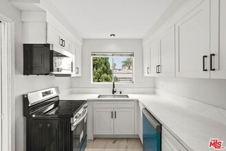 1031 Laurel Ave in West Hollywood, CA - Building Photo - Building Photo