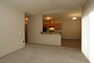 Heritage Meadow Apartments in Eugene, OR - Building Photo - Interior Photo