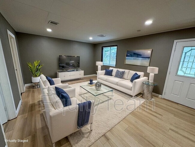 8709 Pine Rd in Cincinnati, OH - Building Photo - Building Photo