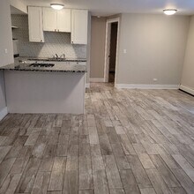 5852 W Irving Park Rd in Chicago, IL - Building Photo - Building Photo