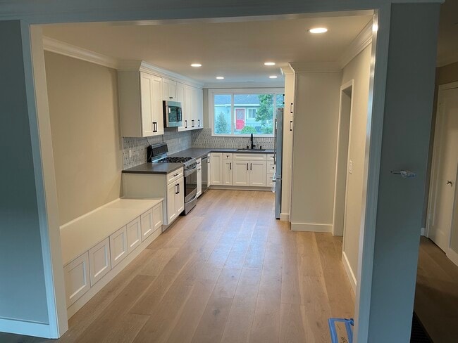 112 44th Ave, Unit 110