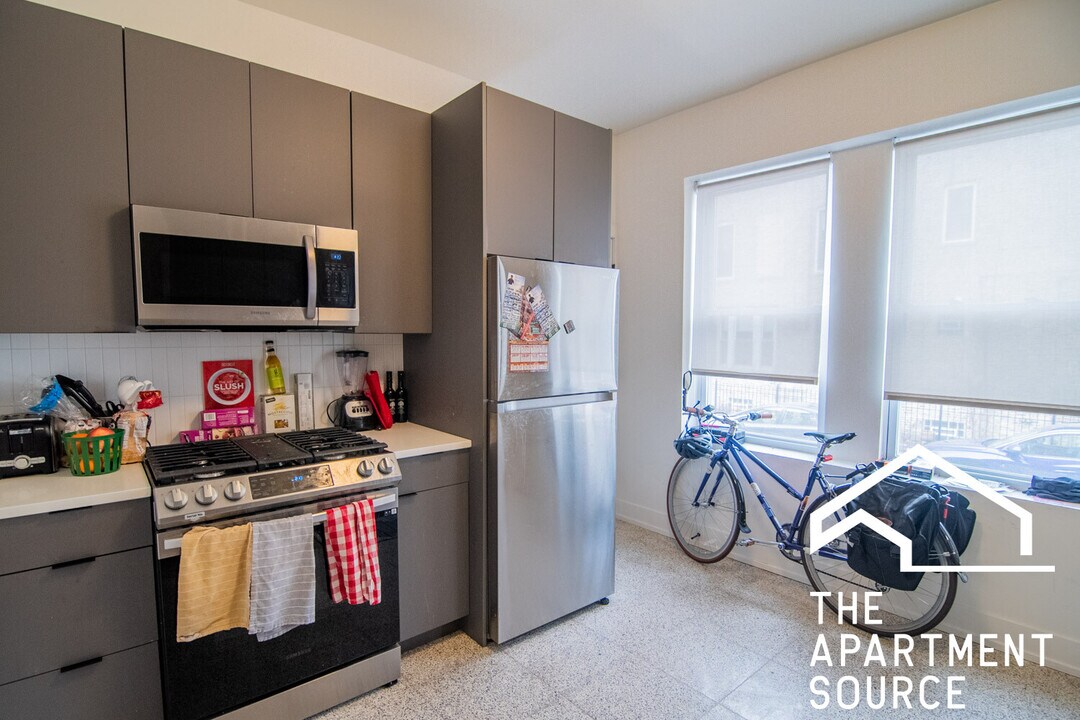 3051 W Medill Ave in Chicago, IL - Building Photo
