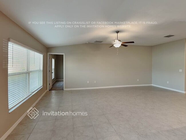 1533 Blue Rose Dr in Ruskin, FL - Foto de edificio - Building Photo